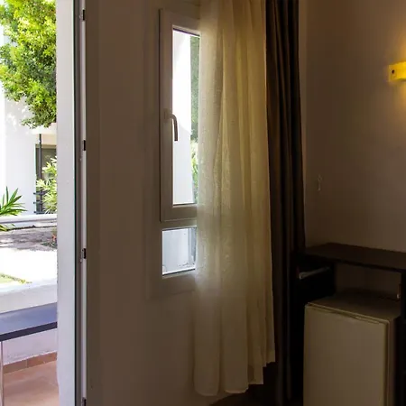 Maja Resort Hotel Отель